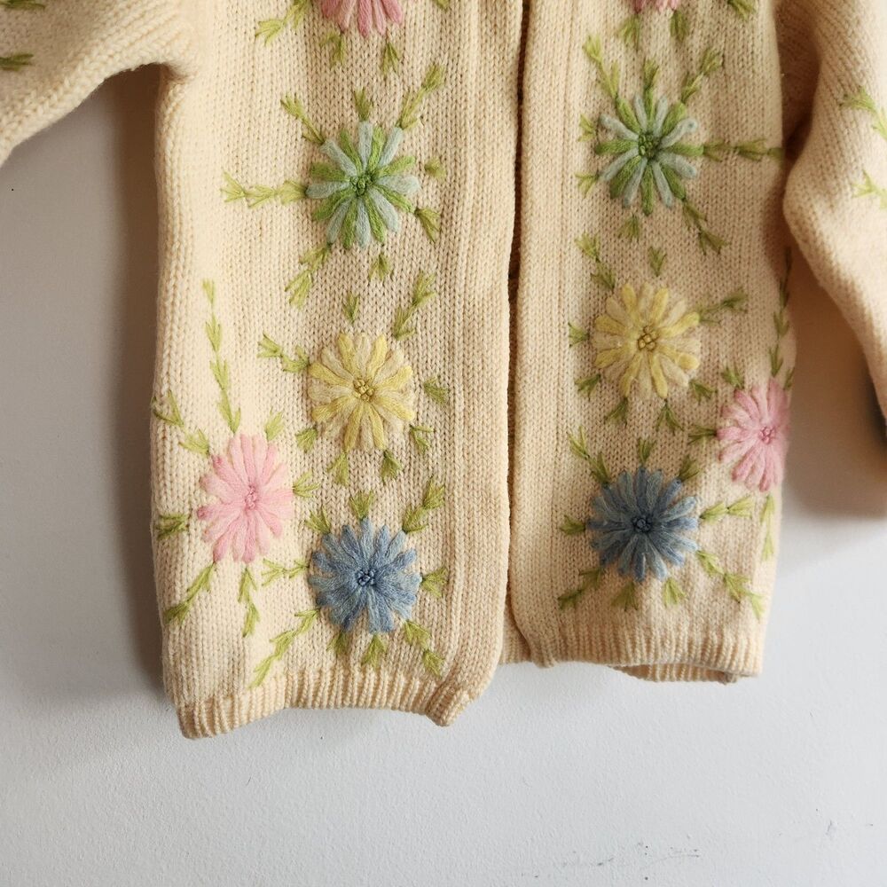 Vintage Ri*u Floral hand loomed 100% virgin wool Size M cardigan granny layers - Picture 3 of 7
